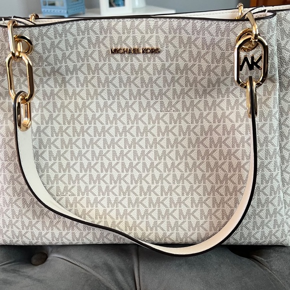 Michael Kors Signature Shoulder Bag & Large Logo Wristlet - Picture 2 of 7